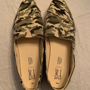 Toms Women's 9 (NWOT)
